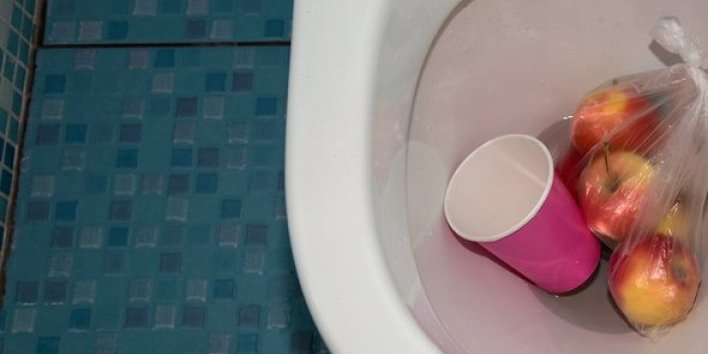 9 stvari nikako ne bacajte u WC šolju! Mogu da izazovu nesreću ali i ogromne troškove!
