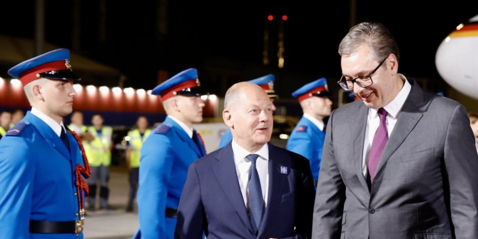 Srdačan susret dvojice lidera! Nemačkog kancelara Šolca dočekao predsednik Vučić (FOTO)