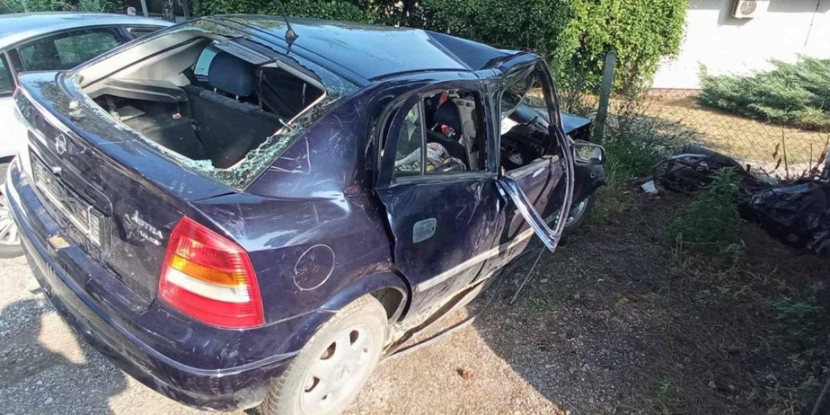 Crni bilans raste! Vozač poginuo, suvozač teško povređen: Saobraćajna nezgoda u Topoli