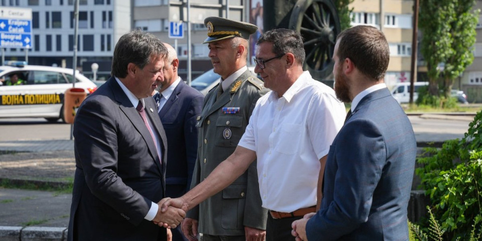 Ministar Gašić obišao fabrike Odbrambene industrije Srbije