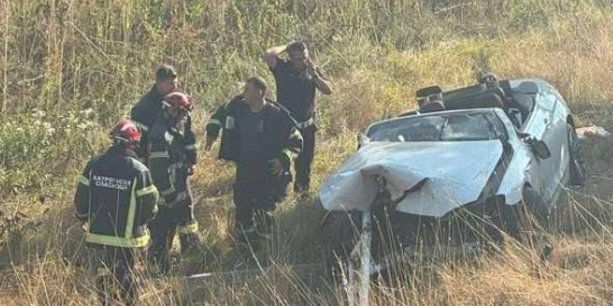 Jedna osoba poginula, dve povređene: Teška nesreća u Leskovcu, auto sleteo sa nadvožnjaka (FOTO)