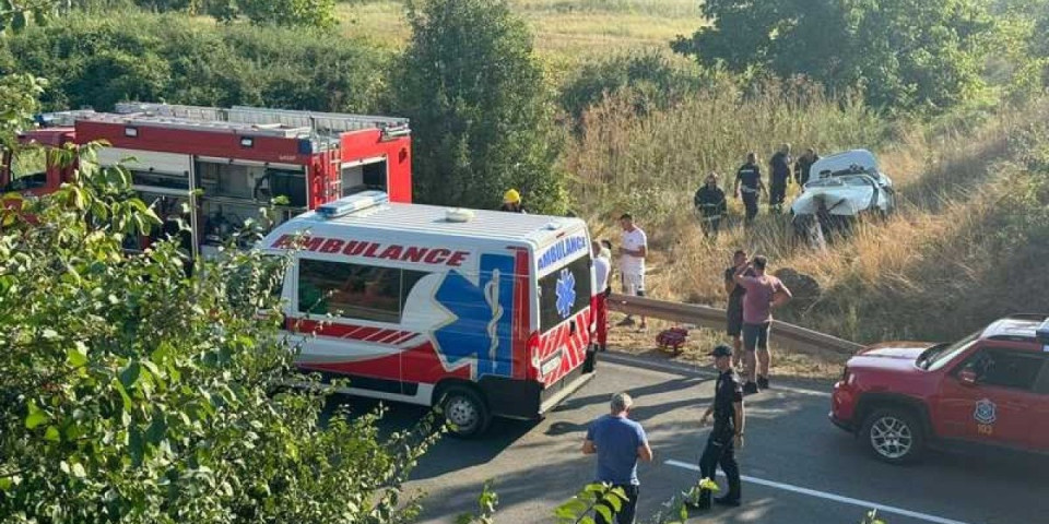 Mladić (34) poginuo pred svadbu! Sleteo sa nadvožnjaka na ulazu u Leskovac! (FOTO)