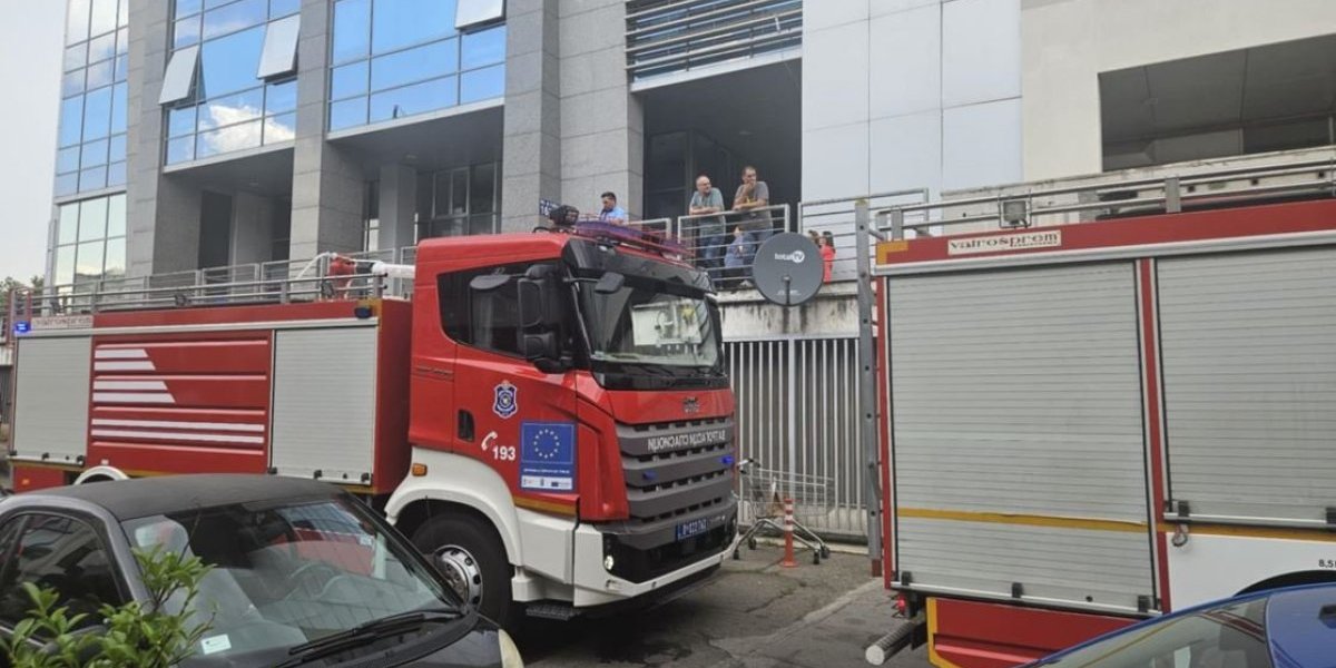 Eksplozija u zgradi na Novom Beogradu! Svi hitno evakuisani