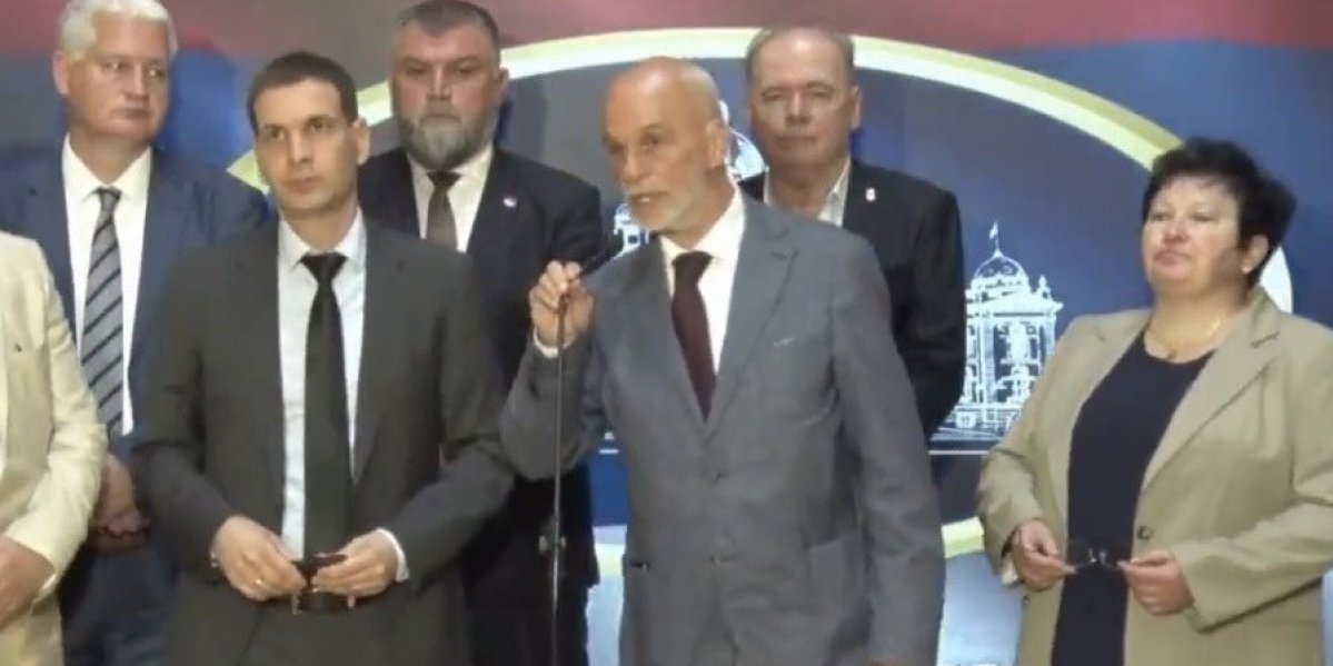 I on je narodni poslanik!?! Ovakav blam Skupština Srbije nikada nije videla! (VIDEO)