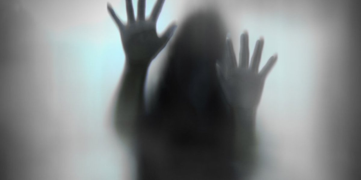 Isprskali je suzavcem, tukli, pa opljačkali: Devojka (21) zakazala sastanak preko aplikacije, a onda je usledio horor