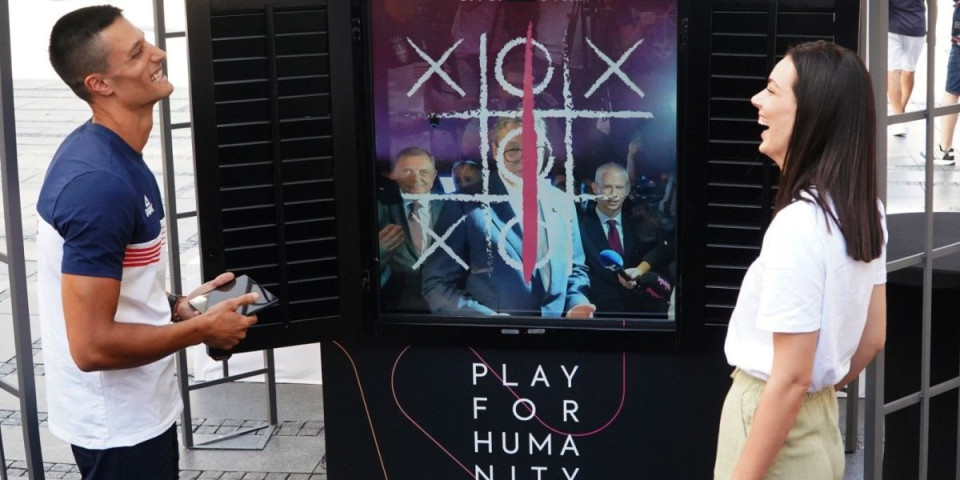 Srpski olimpijci iz Knez Mihailove ulice igrali "Iks-oks" sa predsednikom Vučićem koji boravi u Parizu! Aktiviran "Prozor u EXPO 2027" (FOTO/VIDEO)