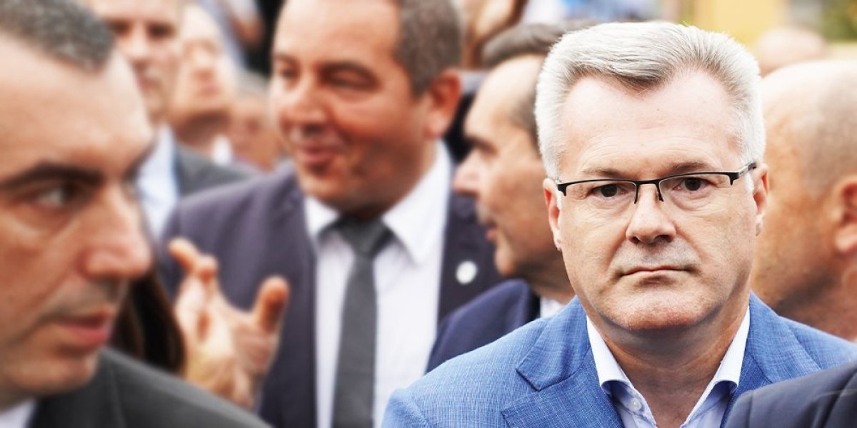 Igor Bečić: Najoštrije osuđujem zlonamerne komentare upućene premijeru Vučeviću