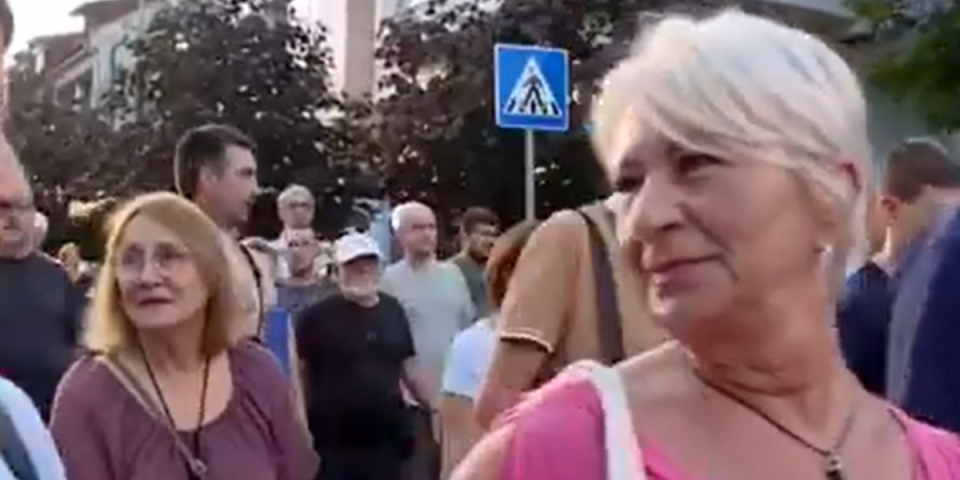 Opozicija ne zna ni što je organizovala protest! "Došla sam jer sam protiv rudnika u Aranđelovcu gde litijuma nema"! (VIDEO)
