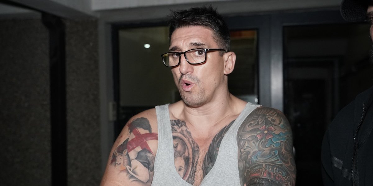 "U njemu me sahranite": Kristijan Golubović obukao bademantil od bivše, neće da ga skine (FOTO)