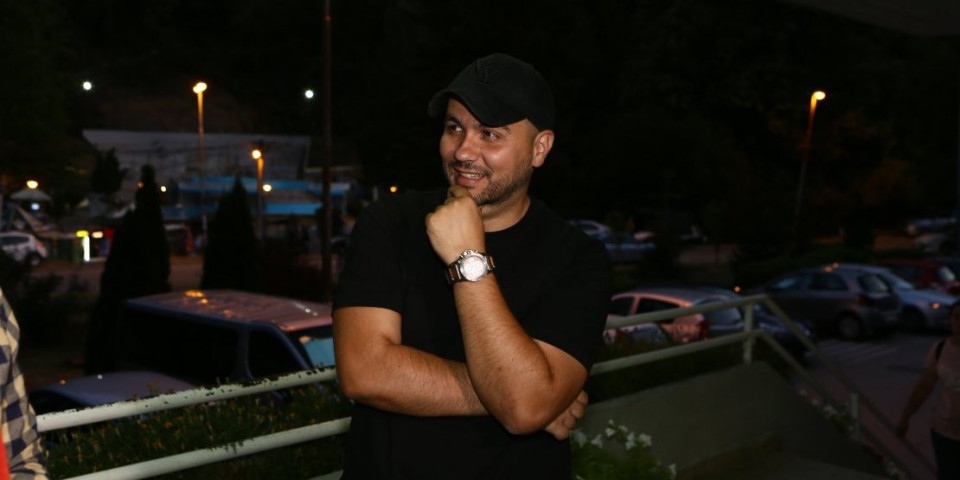 Pevač žrtva prevare - Uputio hitan apel: "Ne nasedajte na to"