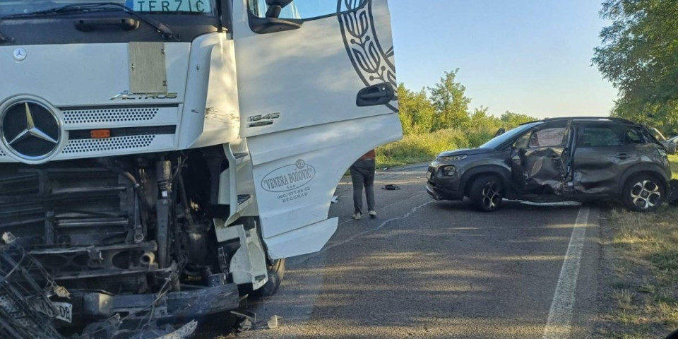 Teška saobraćajna nesreća kod Pančeva! U nesreći učestvovalo više vozila, ima povređenih! (FOTO)