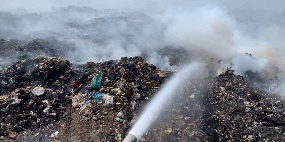 Gori divlja deponija kod Pančeva! Gust dim iznad grada (FOTO)