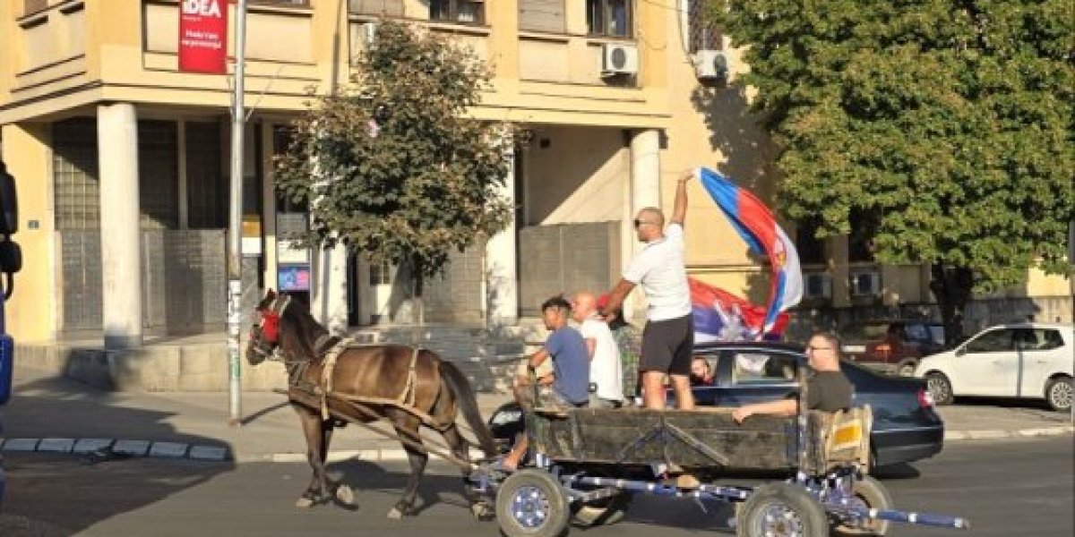 Urnebesna poruka našim sportistima u Parizu iz Prokuplja! I tamo slave Noleta!