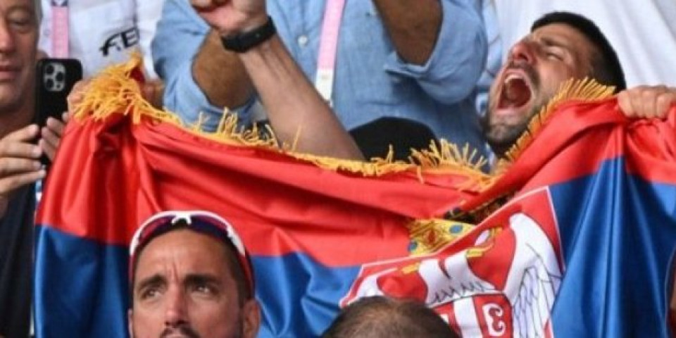 Hit snimak! Svađanje, bajanje, alkohol, plakanje, kolo... Ovako prosečan Srbin gleda Novaka (VIDEO)