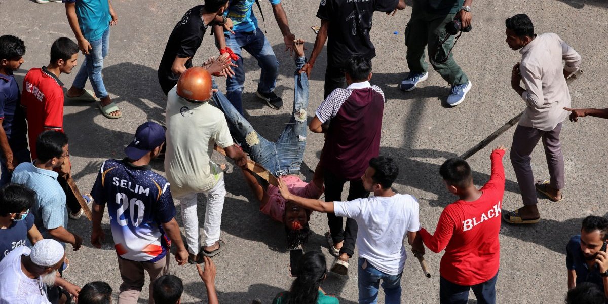 (VIDEO) Pakao u Bangladešu! Demonstranti izašli na ulice, više od 300 mrtvih! Premijerka podnela ostavku!