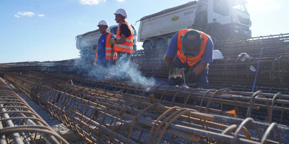 Ministarstvo protiv izvođača radova: Nećete verovati u čemu se takmiče (VIDEO)