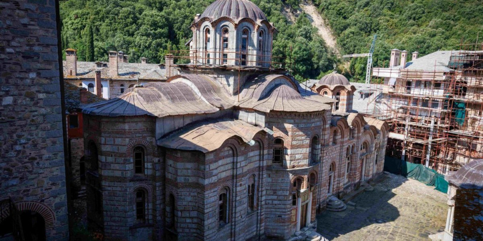 Preokret u slučaju ikone sa Hilandara: Oslobođen optužbi, svetinja uz zvona i molitve vraćena crkvi