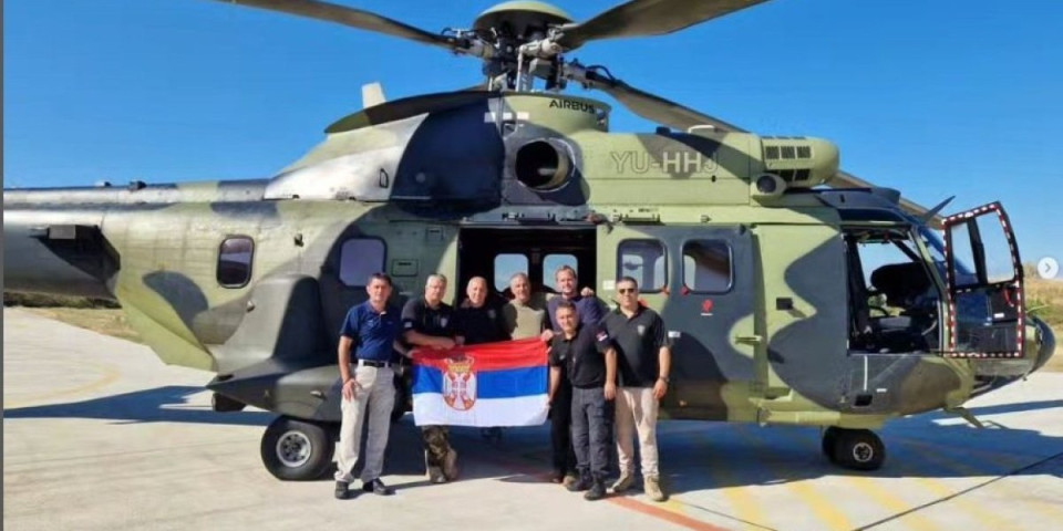 Plaketa helikopterskoj jedinici MUP-a Srbije: Severna Makedonija izrazila zahvalnost za pomoć prilikom gašenja požara (FOTO)