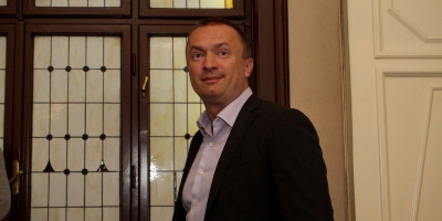 Blokader profesor Bojan Pajtić nastavio je sa skandaloznim izjavama, ovoga puta lagajući i nadajući se prolivanju krvi na ulicama.