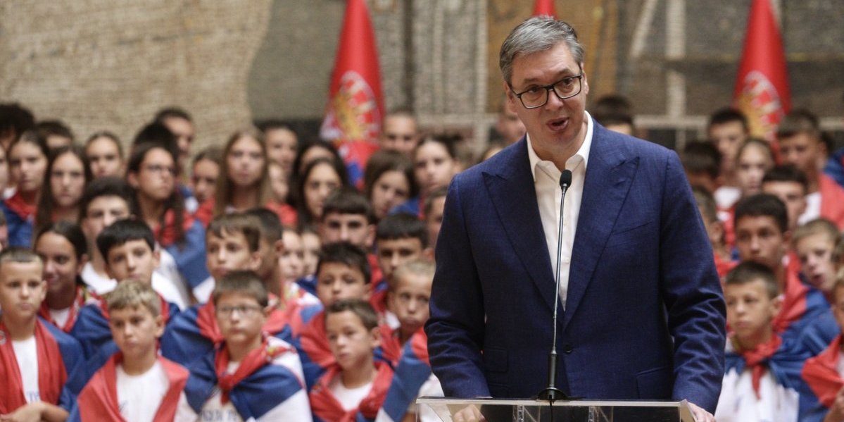 (FOTO) U vama kuca srpsko srce, Srbija je u vama! Vučić ugostio učesnike kampa "Srbija te zove 2024"!