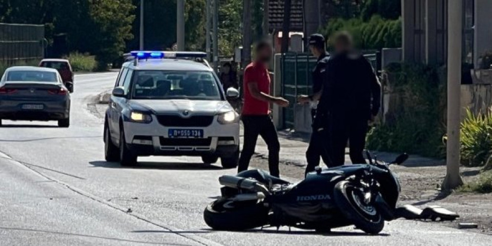 Žestok sudar kod Čačka: U direktnom sudaru motora i automobila, dve osobe povređene (FOTO)