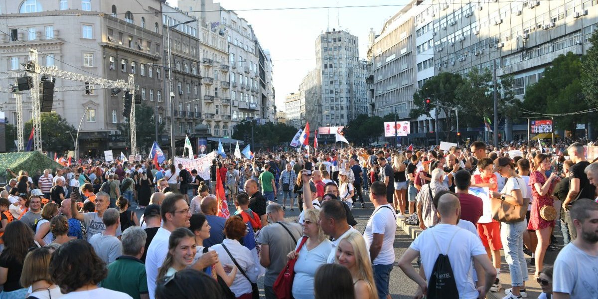 Đilasovci i šolakovci BATINAMA teraju ljude na proteste! (VIDEO)