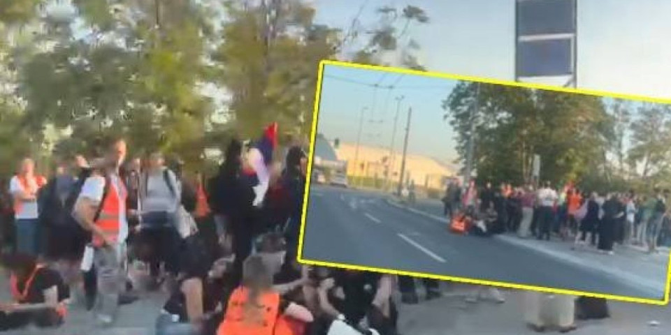 BAULJAJU I ĆARLIJAJU! Napili se, pa zanoćili kod Prokopa: Putnici zbog njih spavaju na stanici! (VIDEO)