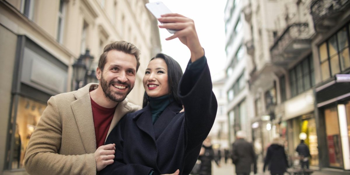 Najgora navika muškarca u vezama: Ako primetite da ovo radi bežite koliko vas noge nose