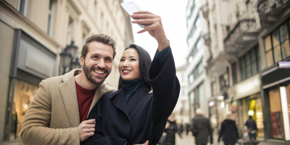 Najgora navika muškarca u vezama: Ako primetite da ovo radi bežite koliko vas noge nose