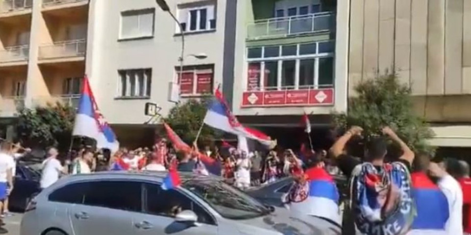 I Banjaluka slavi vaterpoliste! Vijore se trobojke zbog "delfina" (VIDEO)