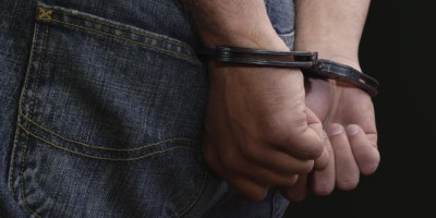 Policija u Kraljevu rasvetlila je razbojništvo i uhapsila D.P. (31) iz ovog grada.