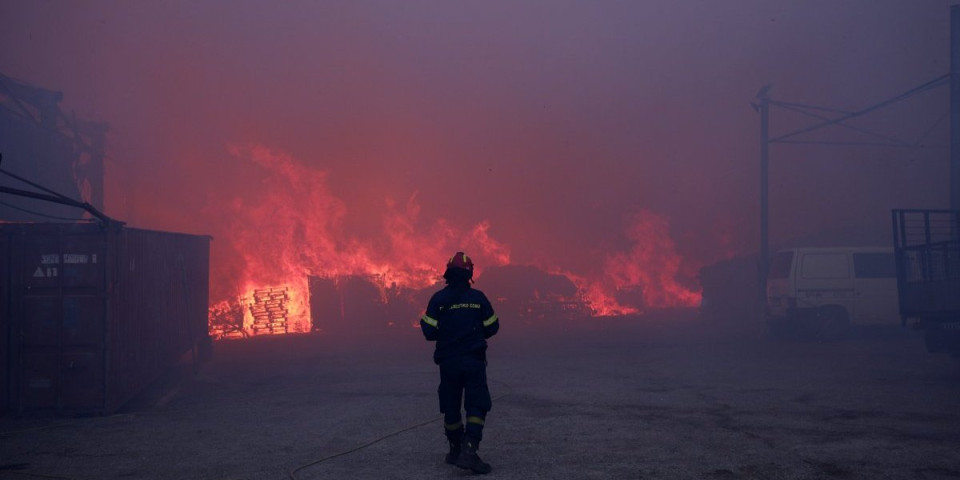 (VIDEO) Požar! Vanredna situacija kod Rostova, nadležne službe na terenu!