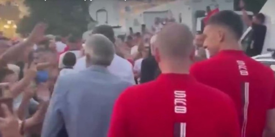 Da se naježiš, a oko tebe lom! Informer sa srpskim šampionima na putu do balkona! (VIDEO)