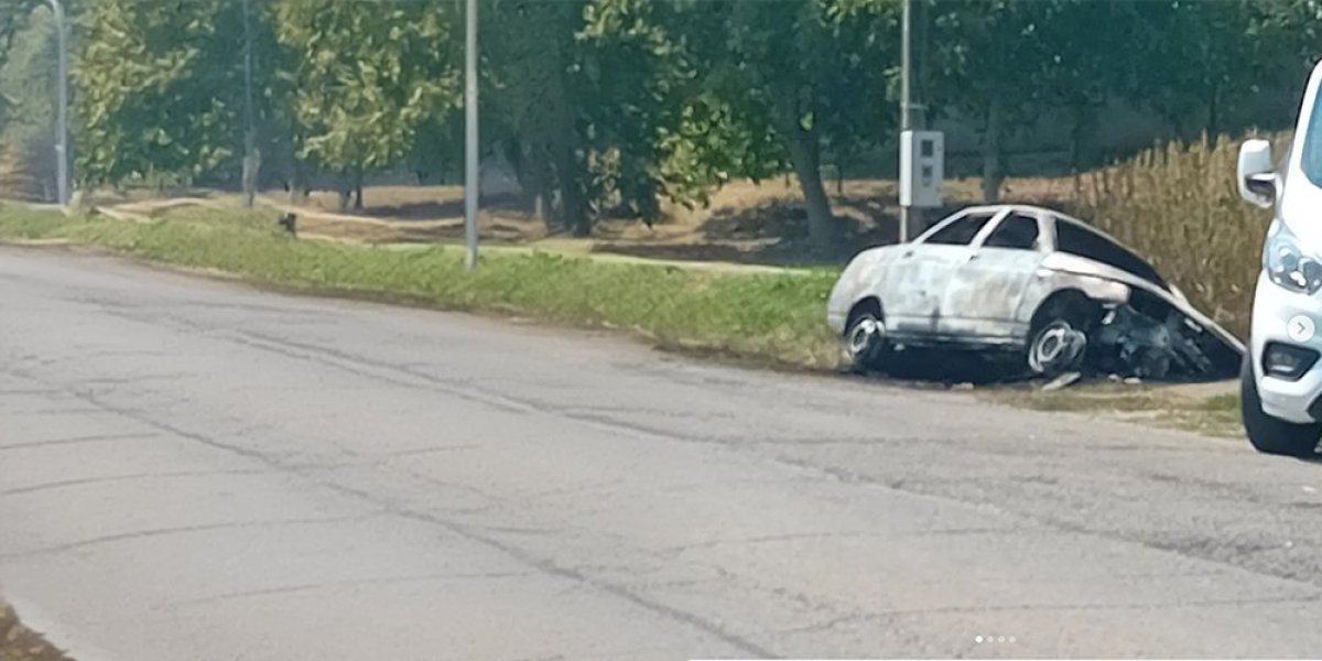 STRAVIČNA SCENA! Vozač izgoreo u automobilu kod Šida: Vatrogasci dali sve od sebe, ali čoveku nije bilo spasa! (FOTO)