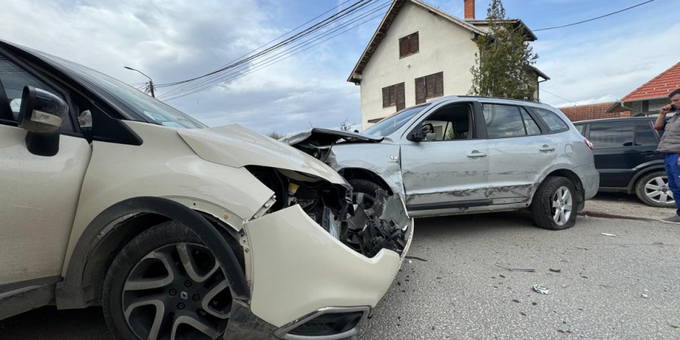 Karambol na visećem mostu ispred tunela!  Pet osoba povređeno u udesu u Ovčar Banji