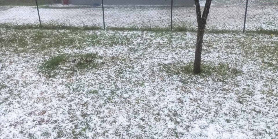 Zabelelo se kao da je januar! Jako nevreme potopilo Prijepolje, grad padao duže od 20 minuta (VIDEO)