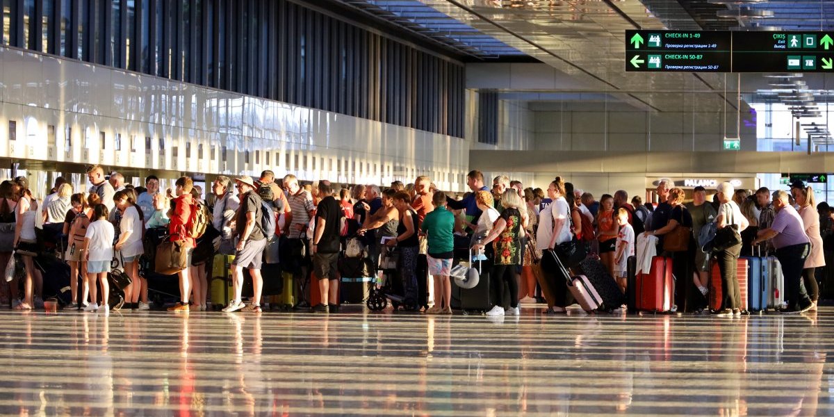 Oglasili se iz Ministarstva: Evo šta se dešava sa srpskim turistima koji su bili zarobljeni na aerodromu