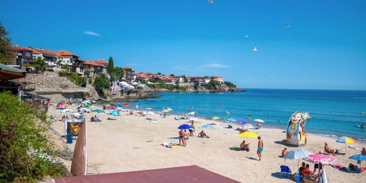 Zbog Srpkinje na plaži u Grčkoj svi zanemeli! Sve se odigralo u minuti, službe bezbednosti pohrlile ka njoj!