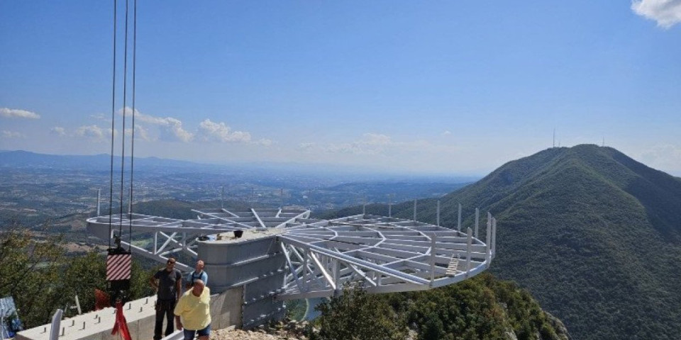 Ovo će biti jedini Skywalk na Balkanu: Izgradnja fascinantnog vidikovca na Kablaru privodi se kraju (FOTO)