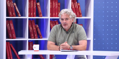 Predsednik Narodne stranke Vladimir Gajić otkrio je da mu uzbunjivači iz železničkih preduzeća svakodnevno dostavljaju nove podatke u vezi sa radovima na brzoj pruzi Novi Sad – Subotica kao i Železničkoj stanici u Novom Sadu.