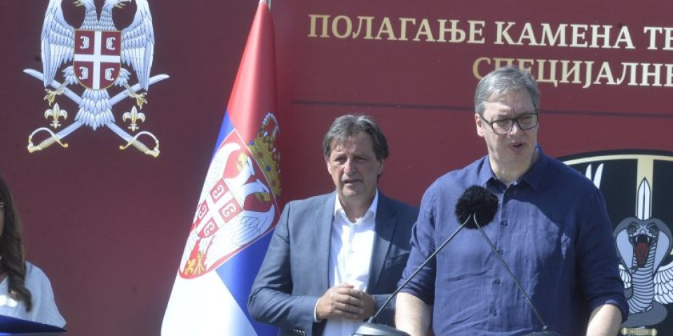 Namerno rušite svoju zemlju! Predsednik Vučić o lažima tajkunskih medija o poseti Emanuela Makrona (VIDEO/FOTO)