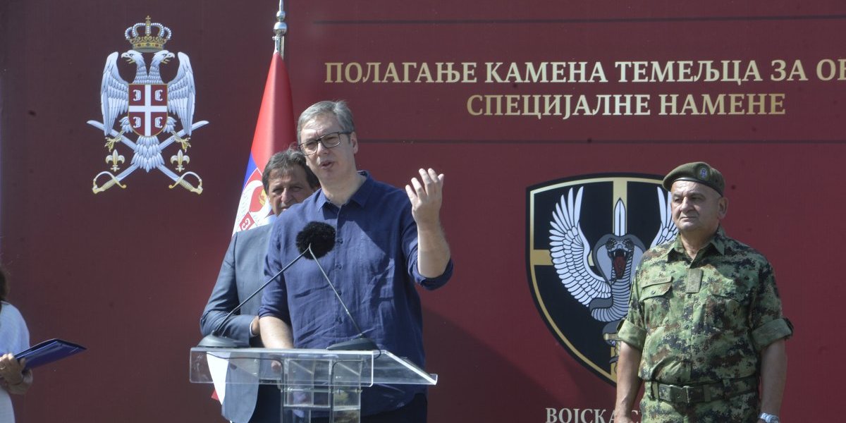 Vučić odgovorio Đilasu: Trebalo je da penzije budu dva puta manje, plate tri, a vojska razorena, pa možda ne bih bio za lečenje