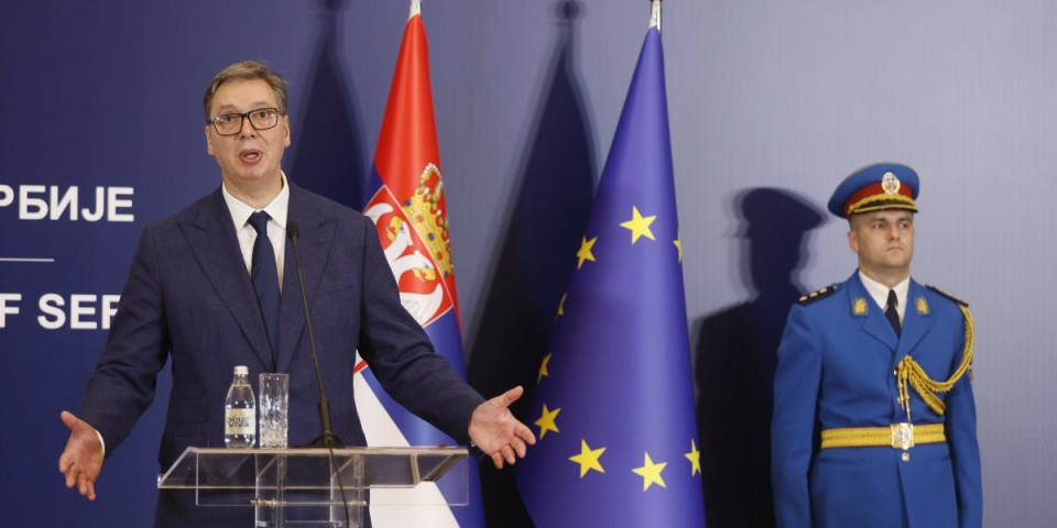 Ja objašnjavam svoje političke postupke samo svom narodu! Vučić odgovorio francuskoj novinarki