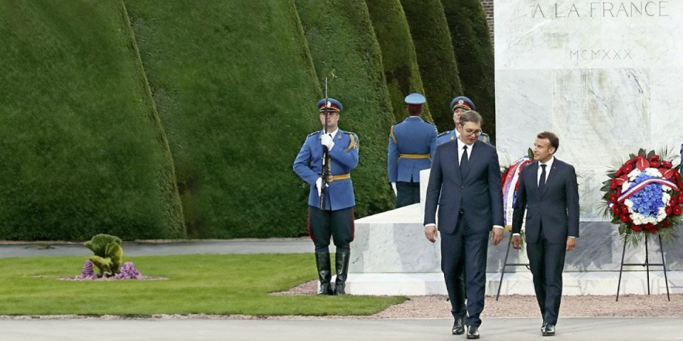 Oglasio se Makron na ćirilici! Podelio dragu uspomenu iz Beograda iz 2019. i poručio: Iskrena radost je vratiti se (FOTO)