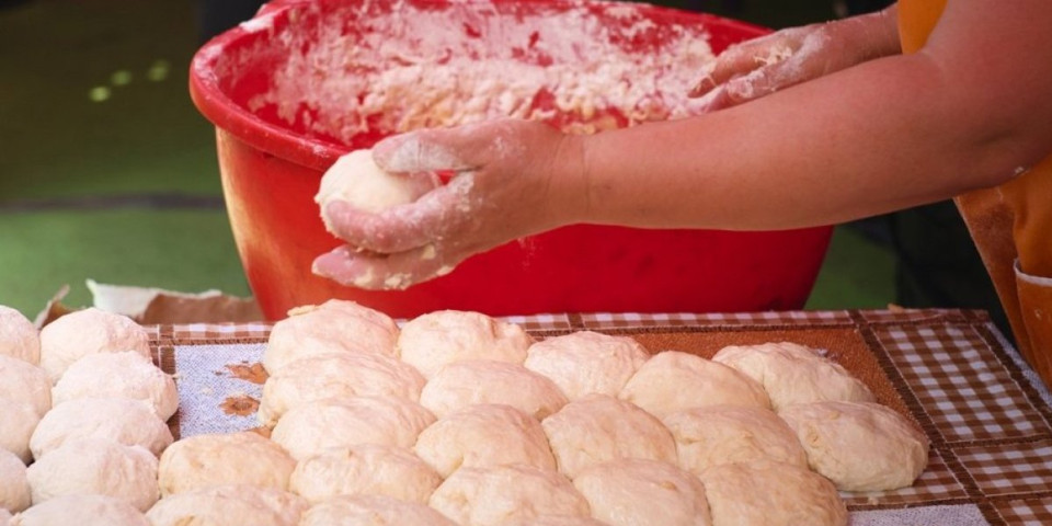 Domaće lepinje meke kao duša! Recept iz bakine pećnice, čiji miris omamljuje - idealne za večeru