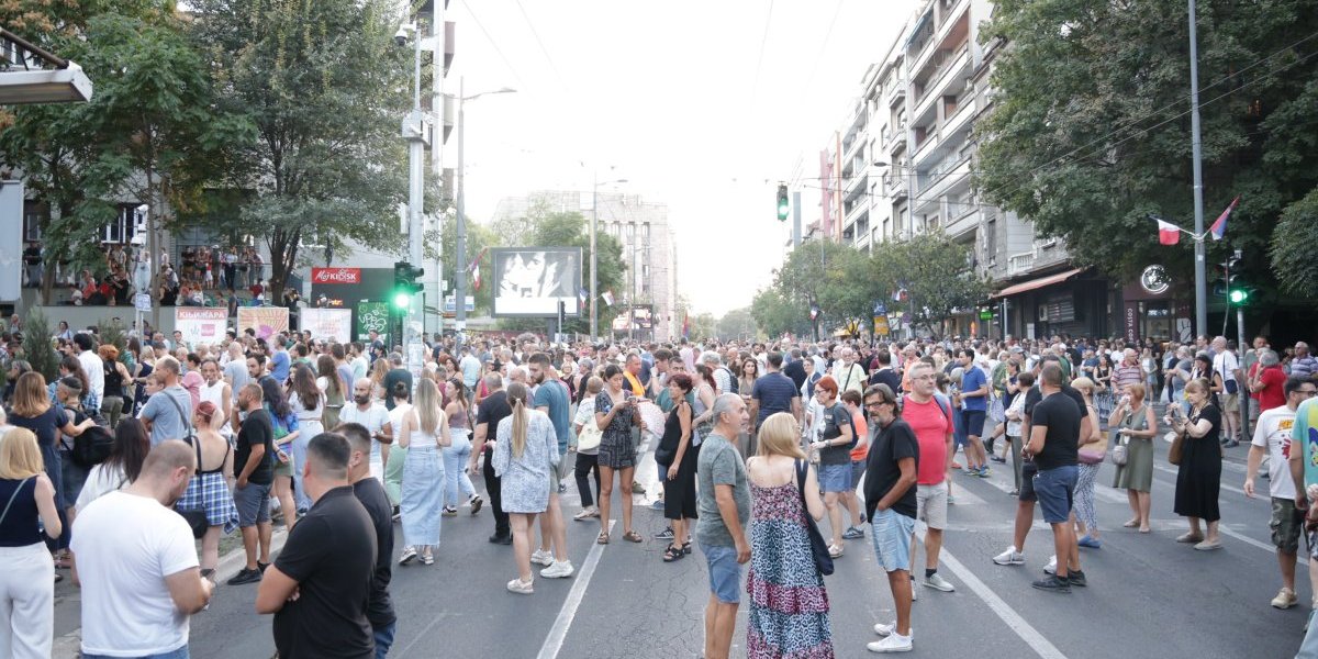 Novi pokušaj otimanja vlasti na silu! Lažni ekolozi blokirali Takovsku, opet maltretirali građane! (VIDEO)