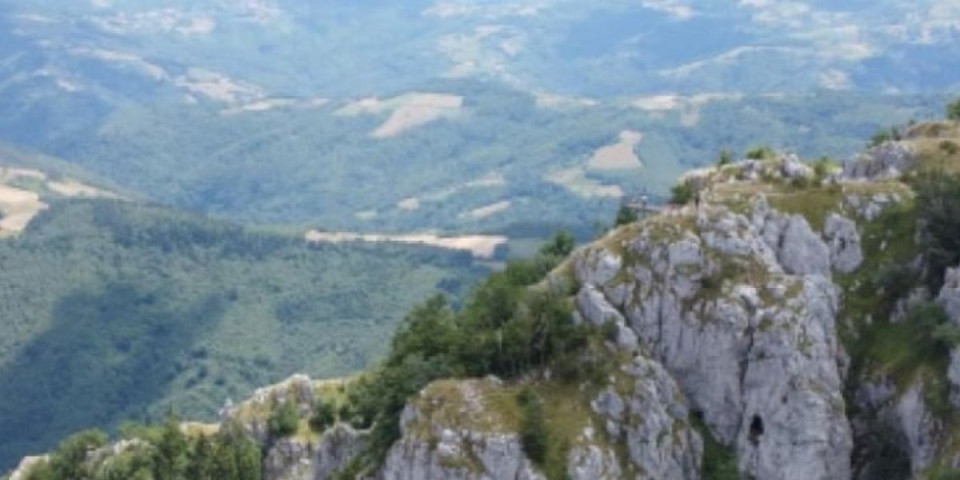 Nestvarni vidikovac u Srbiji na koji se čak i Sveti Sava popeo: Turisti ga sve češće posećuju (FOTO)