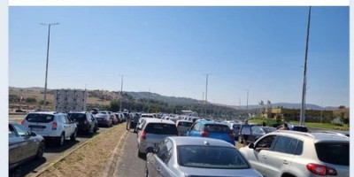 Obilaznica oko Soluna, tačnije ka Halkidikiju, biće zatvorena danas, dok će sav saobraćaj ići kroz centar Soluna. Zato se vozačima savetuju alternativni pravci kako bi izbegli gužvu do omiljenih grčkih letovališta, pogotovo u Solunskoj regiji.