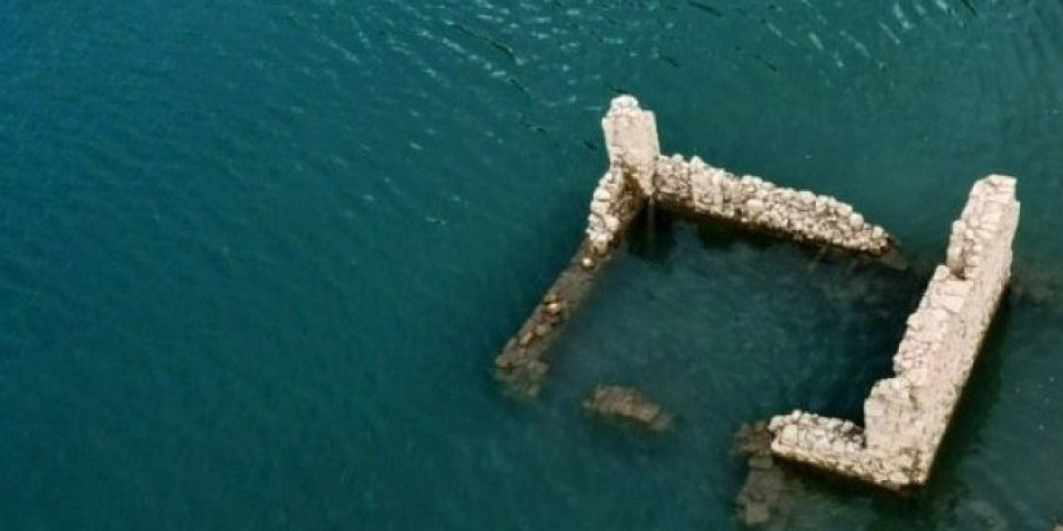 Potopljeno selo isplivalo na površinu posle 50 godina! Ljudi ne veruju svojim očima (FOTO)