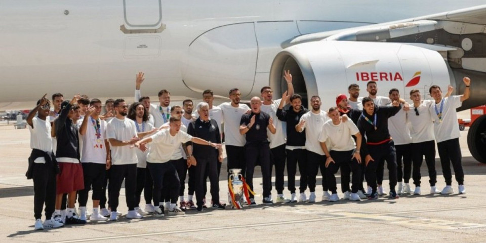 "Crvena furija" kreće za Beograd! Španci odradili poslednji trening, pa pravac aerodrom! (FOTO/VIDEO)